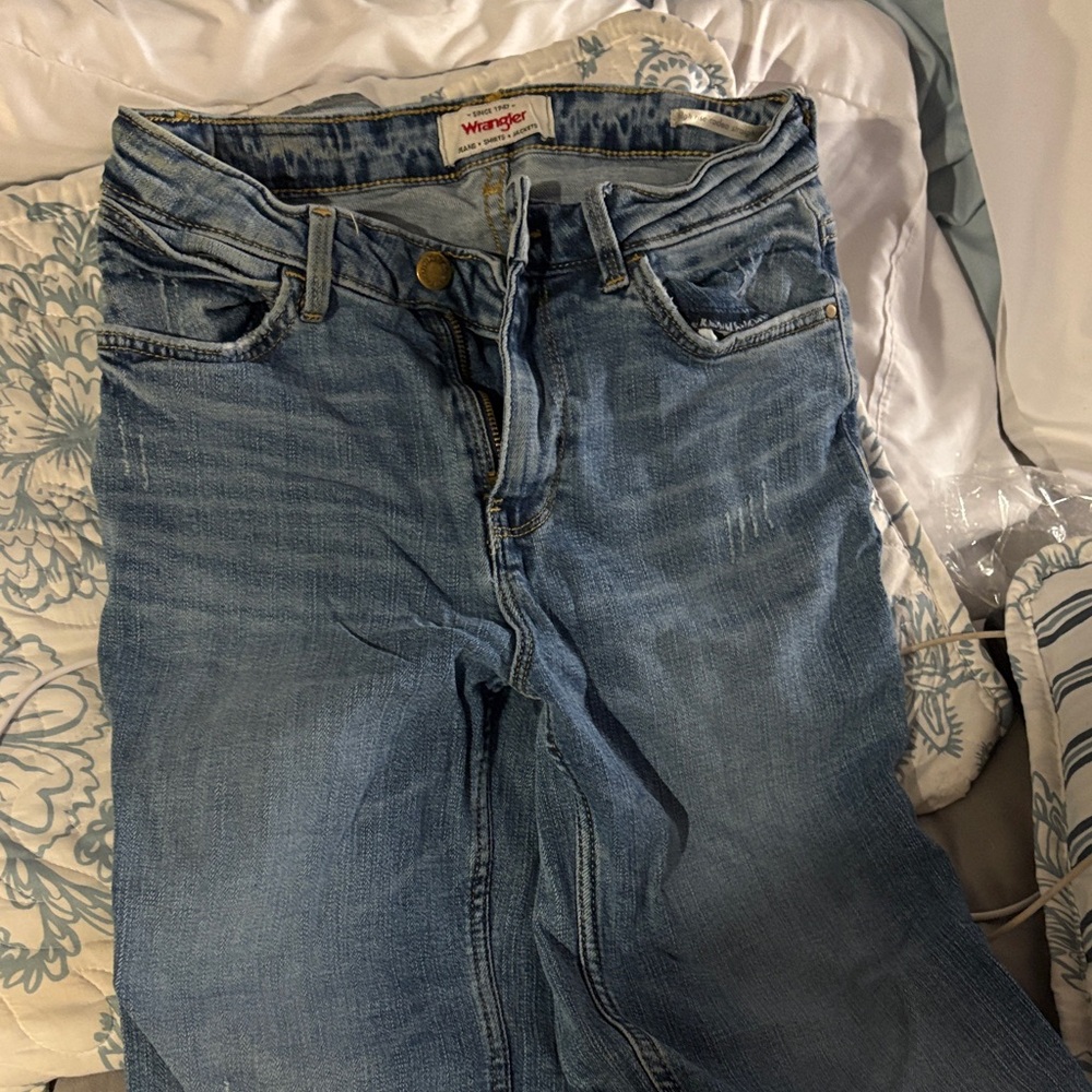 Wrangler Women's High Rise Rodeo Straight Crop Jeans